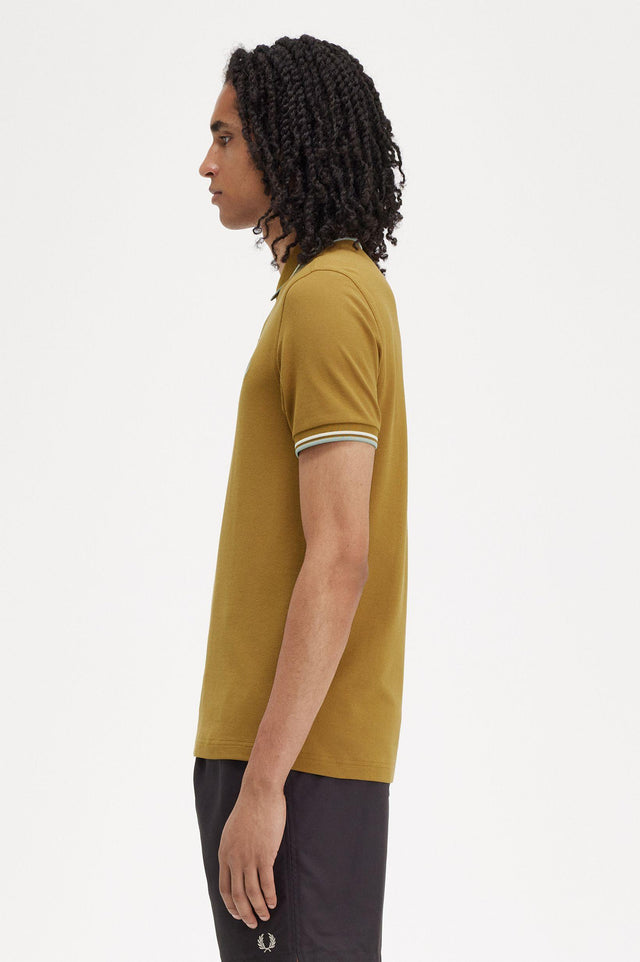 THE TWIN TIPPED POLO SHIRT - DARK CARAMEL M3600 -V23 FRED PERRY 