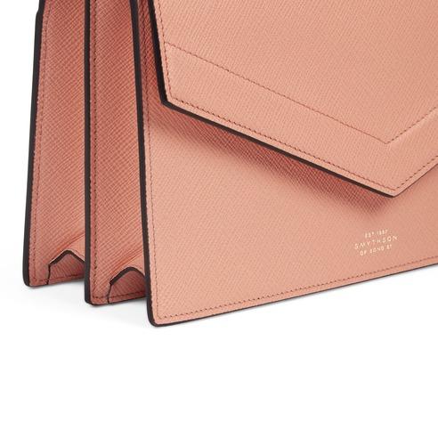 PANAMA ENVELOPE BAG WITH CHAIN - PEACH