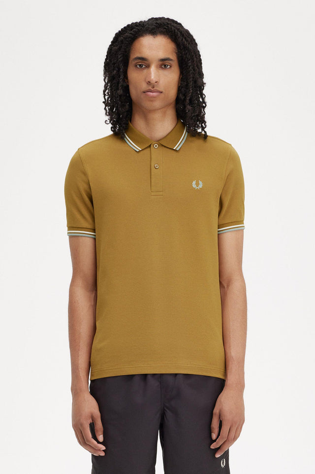 THE TWIN TIPPED POLO SHIRT - DARK CARAMEL M3600 -V23 FRED PERRY 