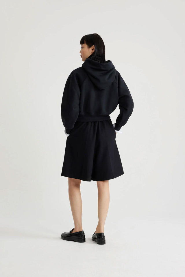 CROPPED MEDALLION HOODIE - BLACK JE0699995 -999B PATOU 