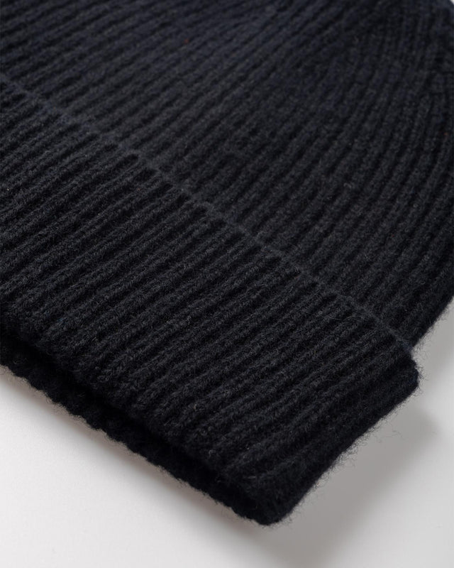 BROOK BEANIE DONEGAL - BLACK AW25-ACC-BRK-BYT-BLK -BLACK WAX LONDON 