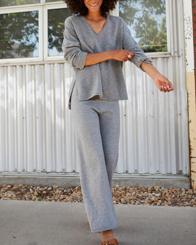 STOWAWAY V-NECK - HEATHER GREY