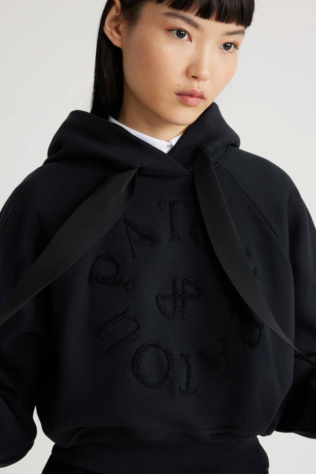 CROPPED MEDALLION HOODIE - BLACK JE0699995 -999B PATOU 
