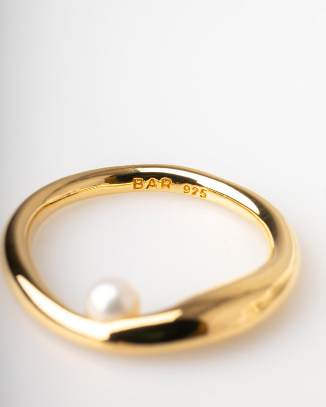 ATTRAVERSO RING WITH PEARL - GOLD ATTR/P-RI-138 -GOLD BAR JEWELLERY 